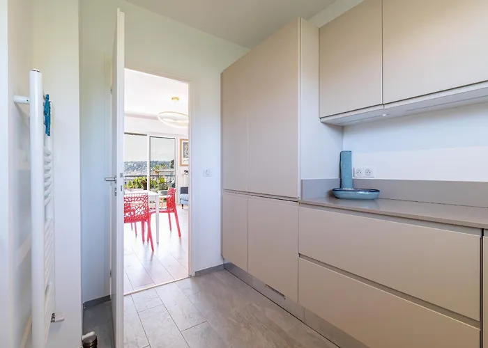 Quiet & Open View - 1 Bdr Large Terrace 아파트 니스